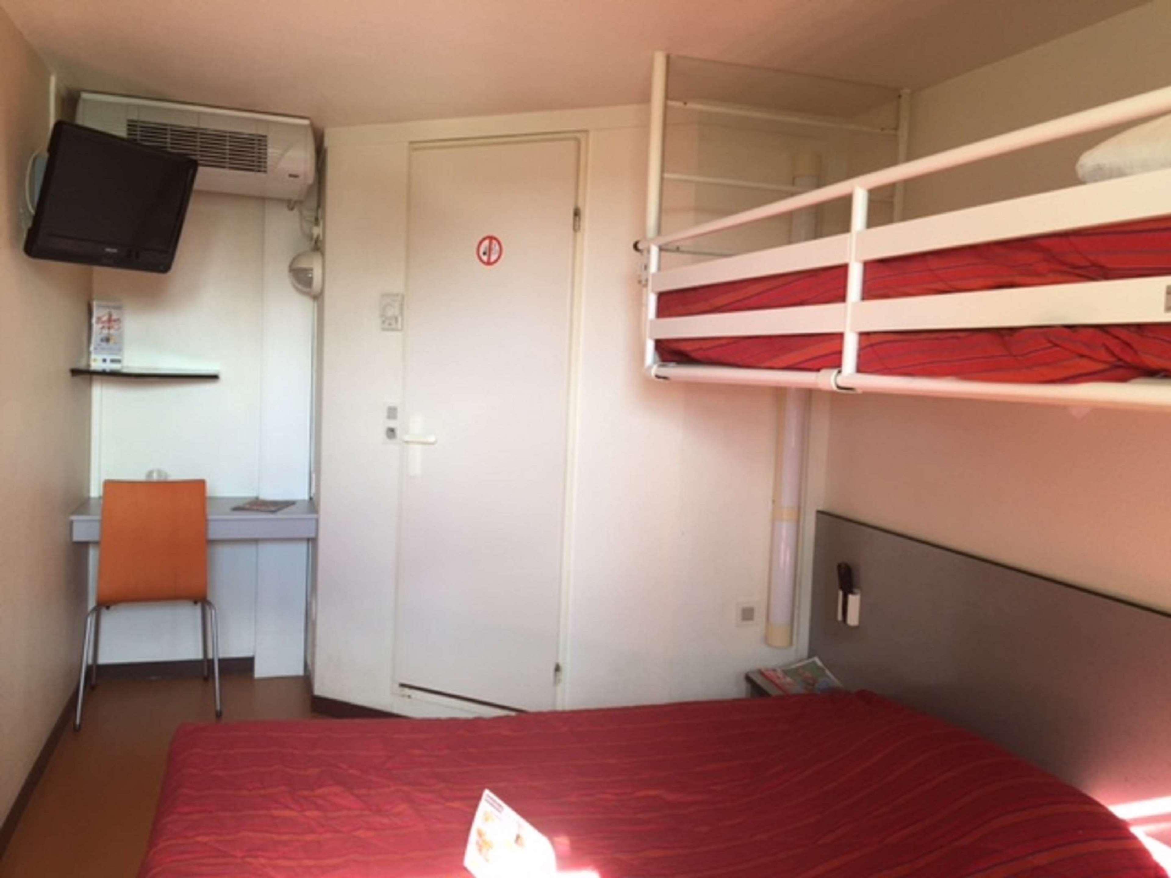 Kyriad Niort - La Creche Екстериор снимка
