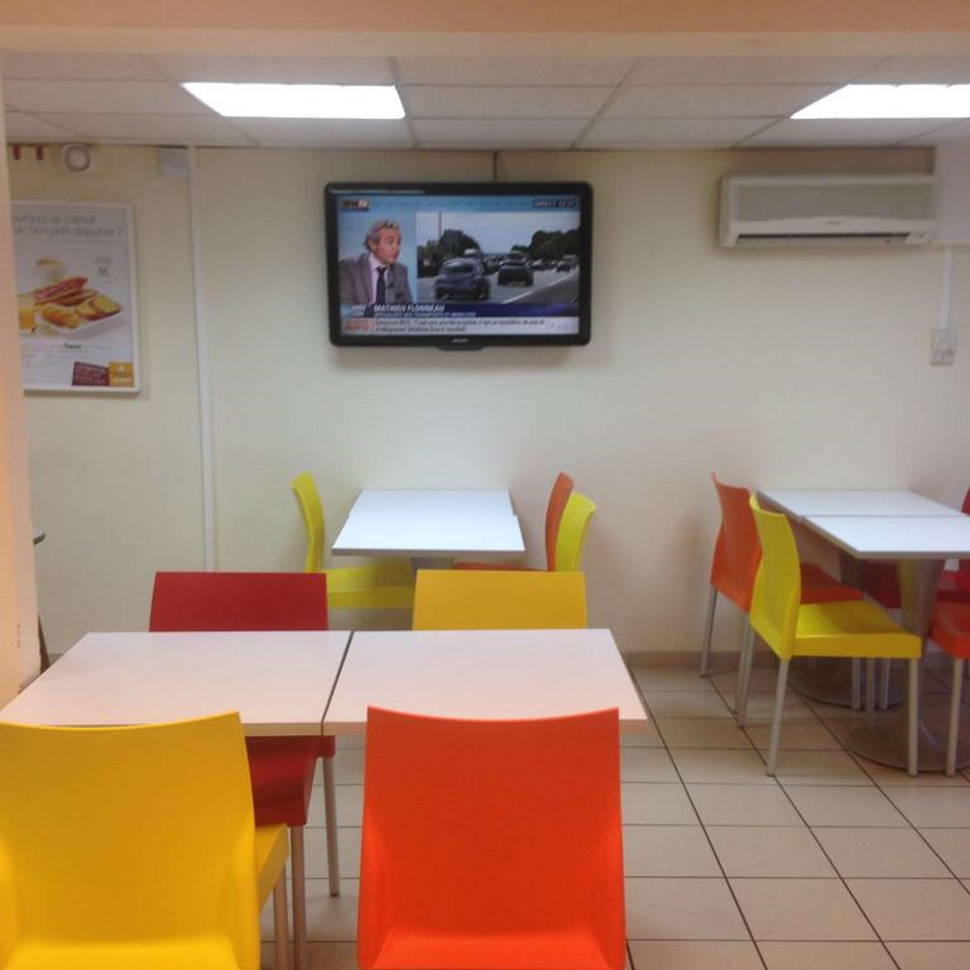 Kyriad Niort - La Creche Екстериор снимка