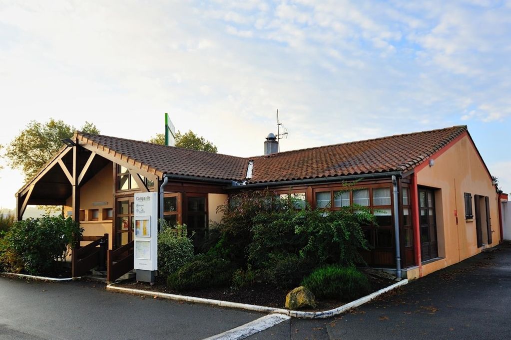 Kyriad Niort - La Creche Екстериор снимка